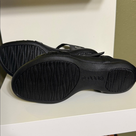 ECCO - Picture 3 of 4